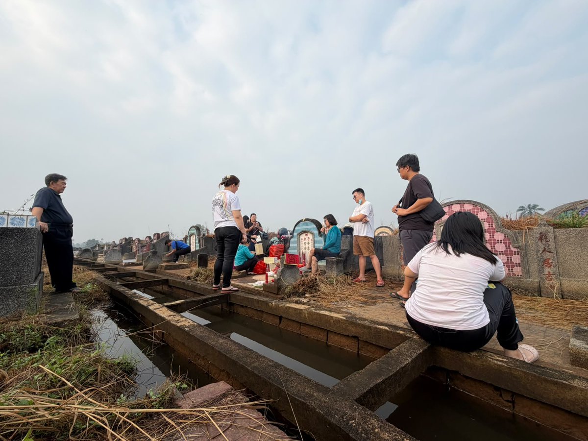 Smrdytnk's tweet photo. Sembayang kubur 2026 part 2 https://t.co/ctpBbIrL7F