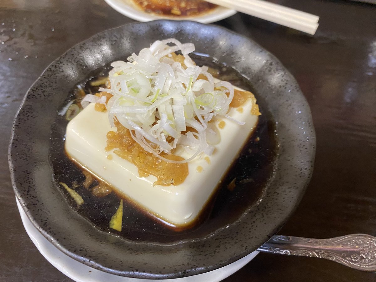 hideh06's tweet photo. さて…居酒屋です❗️

久しぶりに居酒屋さつま
もつ焼き盛り合わせ、お豆腐をつまみにキリンビール瓶で乾杯🍻です❗️
暑いのでやはり冷えたビール美味い！
#居酒屋
#晩酌
#キリンビール
#もつ焼き　
#ビール https://t.co/i4BdUc9hf3