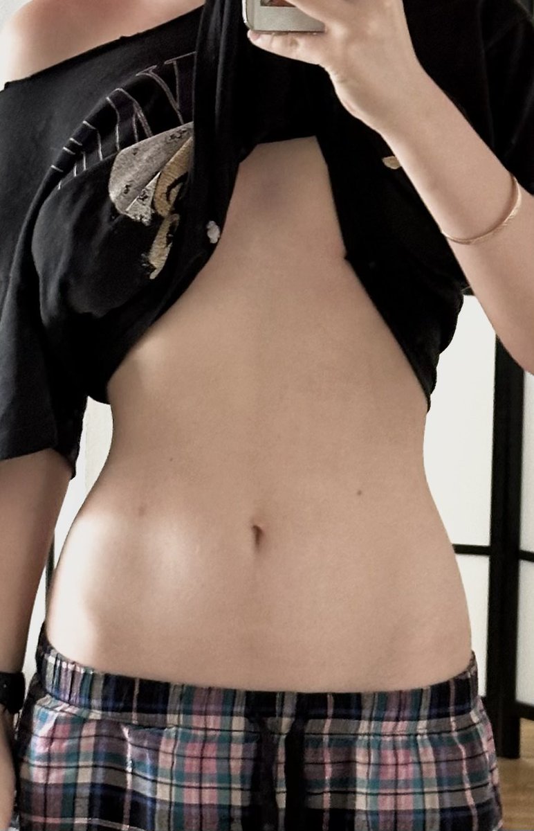 honeydrowsie's tweet photo. day 1 measurements ❤︎
weight: 55.8kg
waist : 25in
arms: 10.5in https://t.co/74gJolKLHD