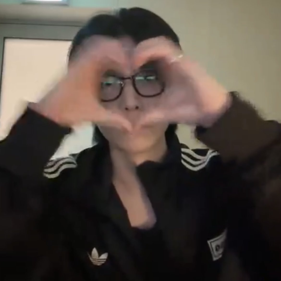 mynew0rld_'s tweet photo. when photos are lowest quality but idol is highest quality so it doesn’t matter

#hwiyoung #휘영
#sf9 #에스에프나인 https://t.co/bozIwehAod