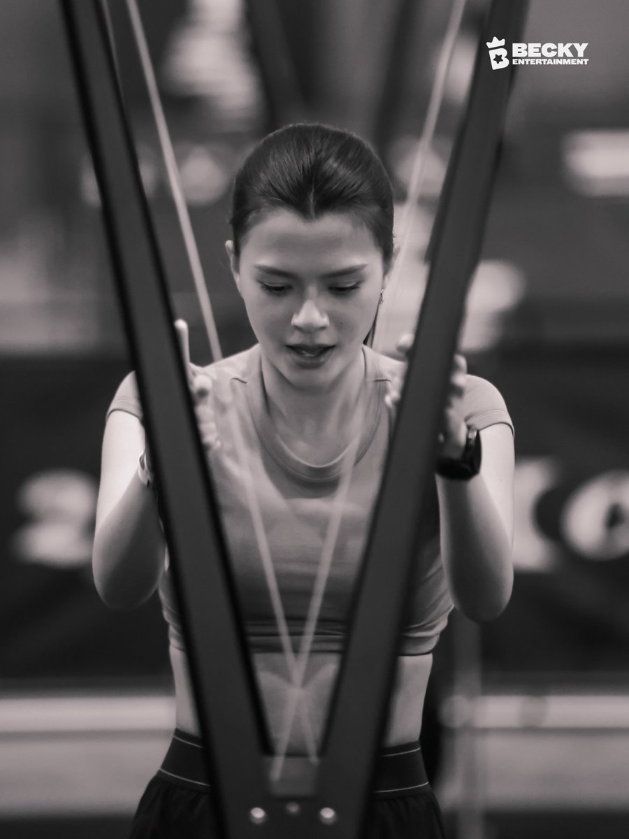beckyfanclub05's tweet photo. 📸 💜 : 𝗯𝗲𝗰𝗸𝘆𝗲𝗻𝘁𝗼𝗳𝗳𝗶𝗰𝗶𝗮𝗹

Becky Armstrong takes on HYROX Bangkok 💪🏻🏁✨🏆

#TeamArmstrongSoStrong
#beckysangels #BeckyArmstrong
#BeckyEntertainment #HyroxBangkok2026 https://t.co/EJ9XaipvsR