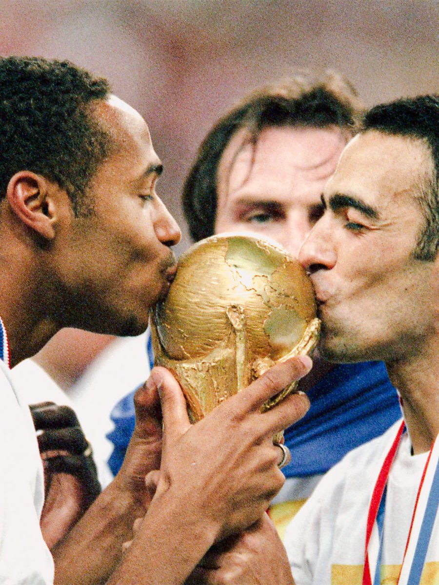 FIFAWorldCup's tweet photo. Thierry Henry x #FIFAWorldCup 🇫🇷🏆 https://t.co/IDgatWSkyY