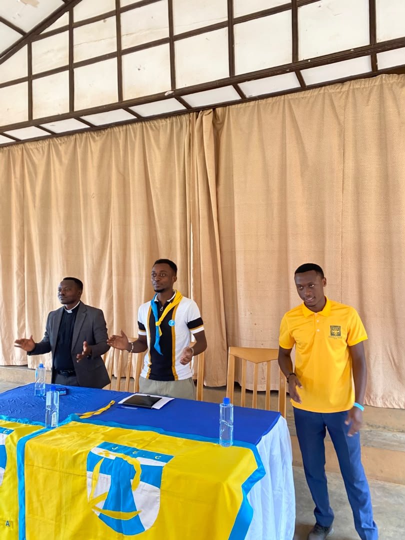 rwandaycs's tweet photo. Our Gathering also continued with sharing ideas, looking forward to JEC development and collaboration among different generations.
#rwandaycs
#Jecrwanda
#Vivelajec
@JECI_TOGO @JEC_Senegal @JECBukinaFaso @jec_ci @JECFrance @YCSSierraLeone @KenyaYCS @ycsdelhi @ycsysmindia https://t.co/KJ8eCefQ7e