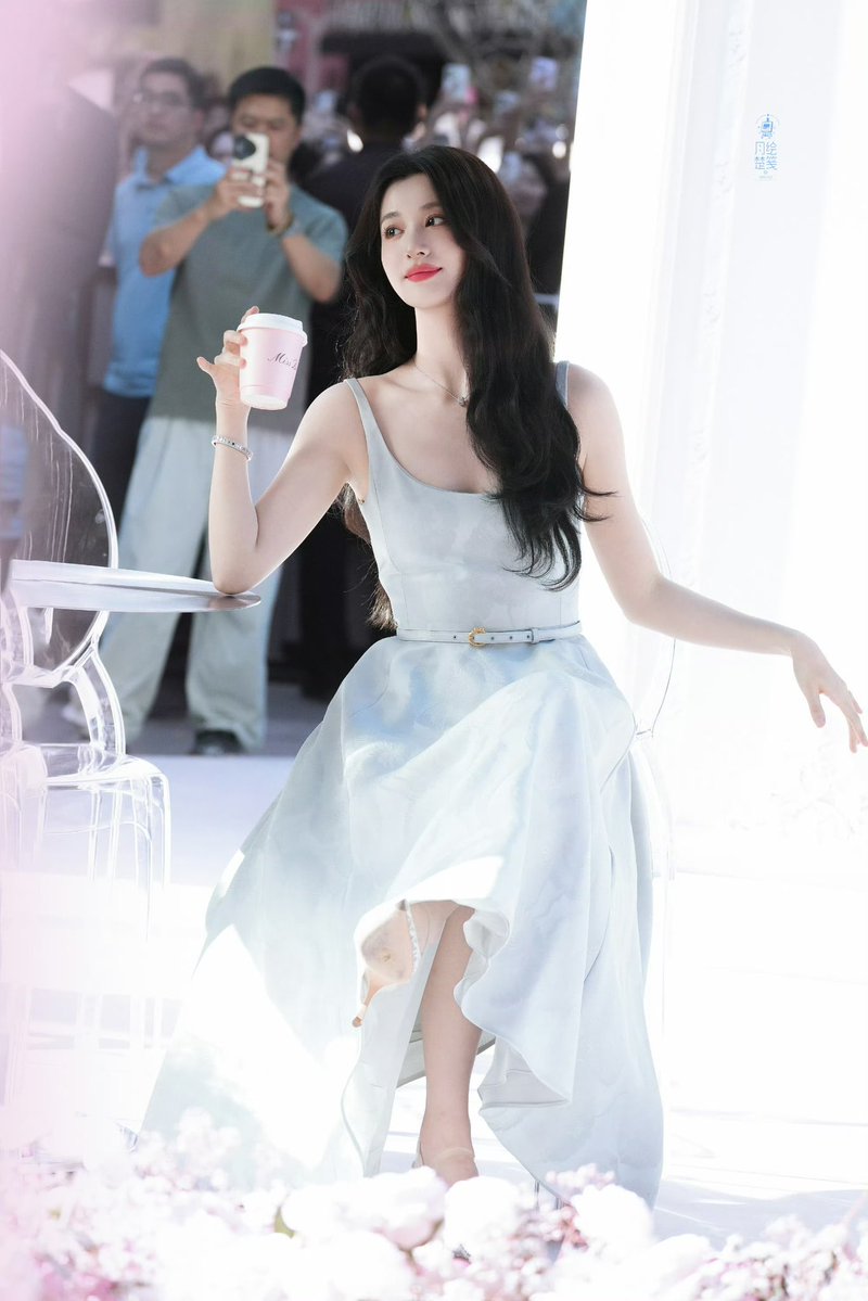 giftkan24's tweet photo. วันนี้ขอถวายตำแหน่ง คนสวยที่สุดในฟีด ให้หวังฉู่หรันแต่เพียงผู้เดียว 💗

#หวังฉู่หรัน #WangChuran
#WangChuRanXMissDior https://t.co/hhsnGhbyzs