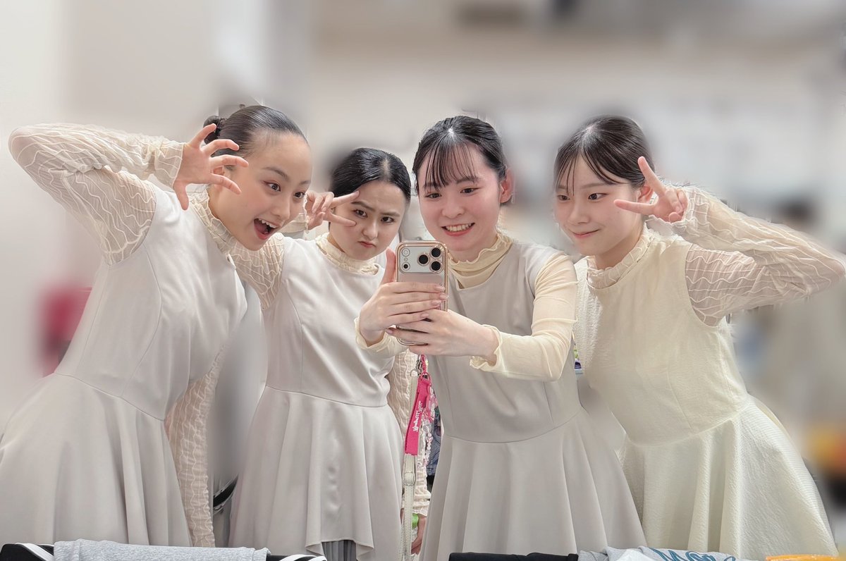 Kotoha1205ao's tweet photo. 年下とは思えんくらい頼れるダンサーたち💃
美鈴さんとお写真撮れたのも嬉しい！🥰

#himawariBD  #ビヨンドドーン https://t.co/Cqj0XQvF4v