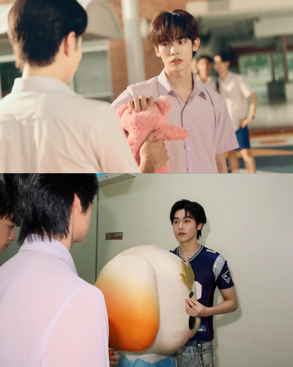 PROXIE_Official's tweet photo. เคมีใหม่ ๆ เกิน ((แต่ในนี้มีคนแอบเขินจริง ไม่ได้บอกเลยนะครับว่าเป็นพี่ @CwrNew (*ᴗ͈ˬᴗ͈)ꕤ*.ﾟ))

#พ้อกสีมาโผล่ที่ด้วงโกราวน์ได้ไง แล้ว @BokBear__DMD มาโผล่ที่มือน้องกรกับน้อง @tthi_eks ได้ไง ?-? ส่วนน้อง @waavetnp เห็นแค่เสี้ยวหน้ายังซิ่งไม่โผล่ในภาพนิ่งได้ไง ദ്ദി(⌐■؂■)

#DuangConcertDay2
#PROXIEth
#NuNew #BokBear
#tthi_eks #waavetnp