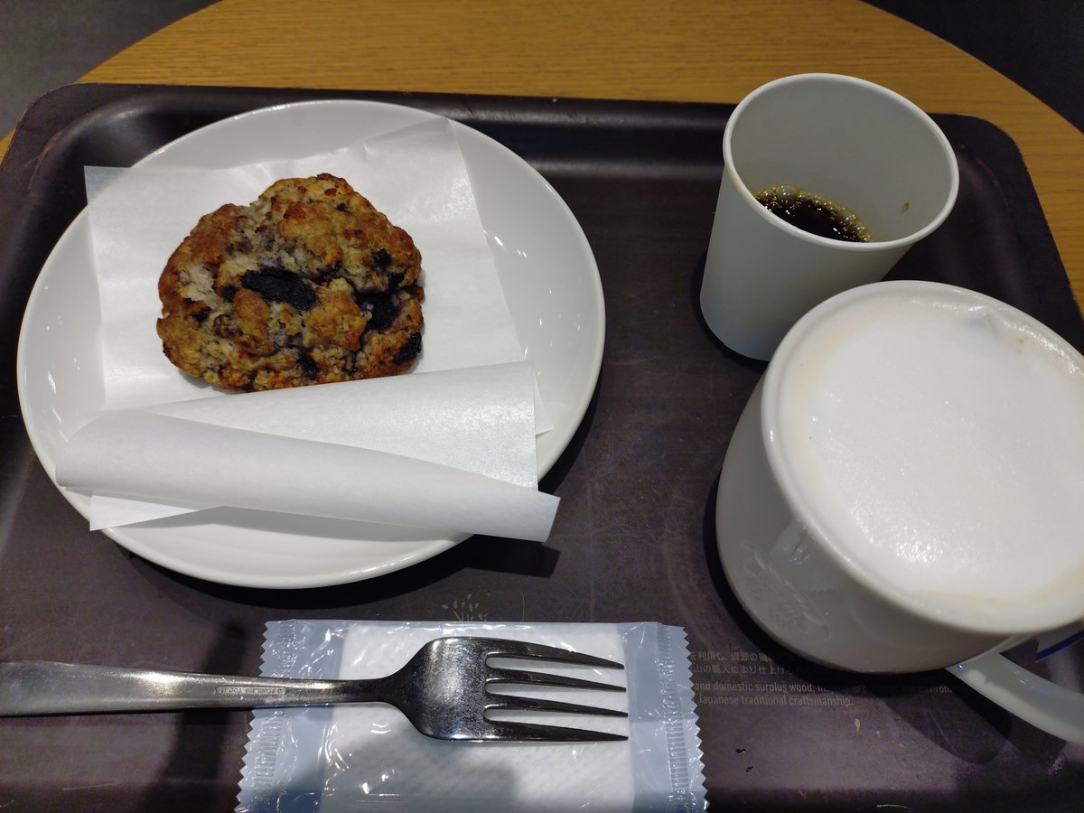 tomotakewaka's tweet photo. 歯医者の治療に見事耐えたので、ご褒美にスタバに来てます https://t.co/JxvRDL98Zb