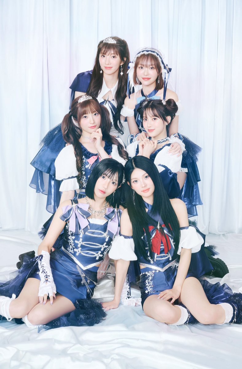 nugupromo's tweet photo. LIGHTSUM have shared a teaser image and album jacket photos for their Japanese debut mini album 'Re:idol', releasing on September 23rd!

The album consists of 5 tracks: どうして, Fallin' World, Stop and Go, POSE! (Kawaii ver.), and 夜を歩く君へ. https://t.co/teOOBh6EPF