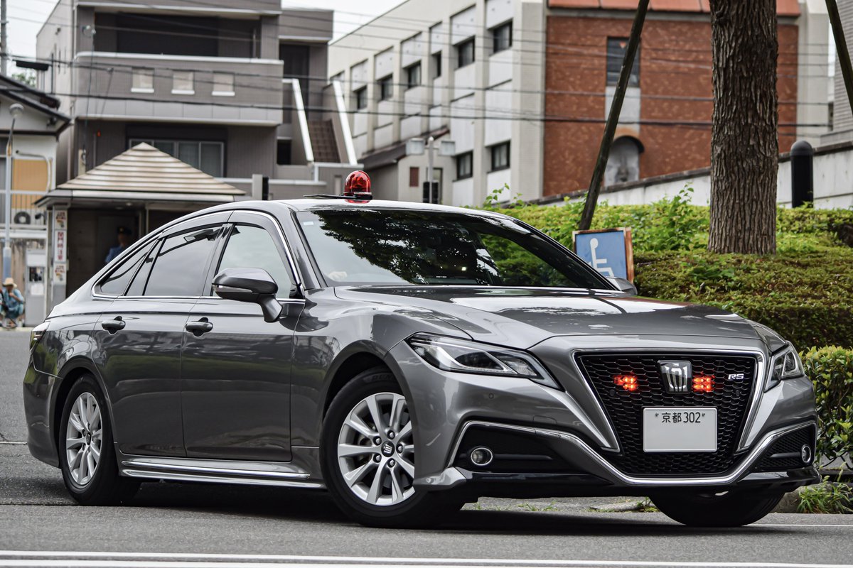 hammer_police's tweet photo. 京都府警察   交通部   交通機動隊
220系クラウンRS
交通取締用四輪車（反転警光灯）

2023年度国費配備のプレシャスメタル https://t.co/faoUmjwREm