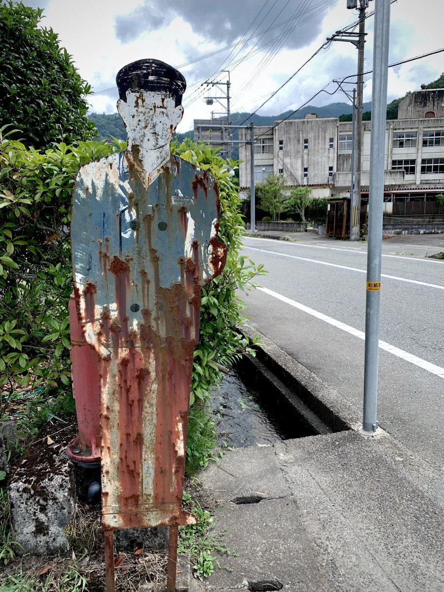 46_mj315's tweet photo. 知らない町の交差���を曲がったらこれでギョッとした https://t.co/h9qWUOLATh