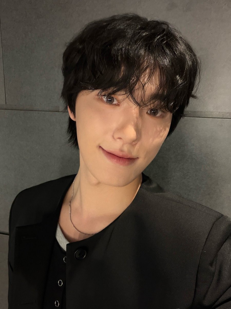 pledis_17's tweet photo. [17'S 디노]
260817 #AnyQuestions

#피철인 #Picheolin
#DINO #디노
#吉BOARD #길보드 https://t.co/Uk7fSDmvoR