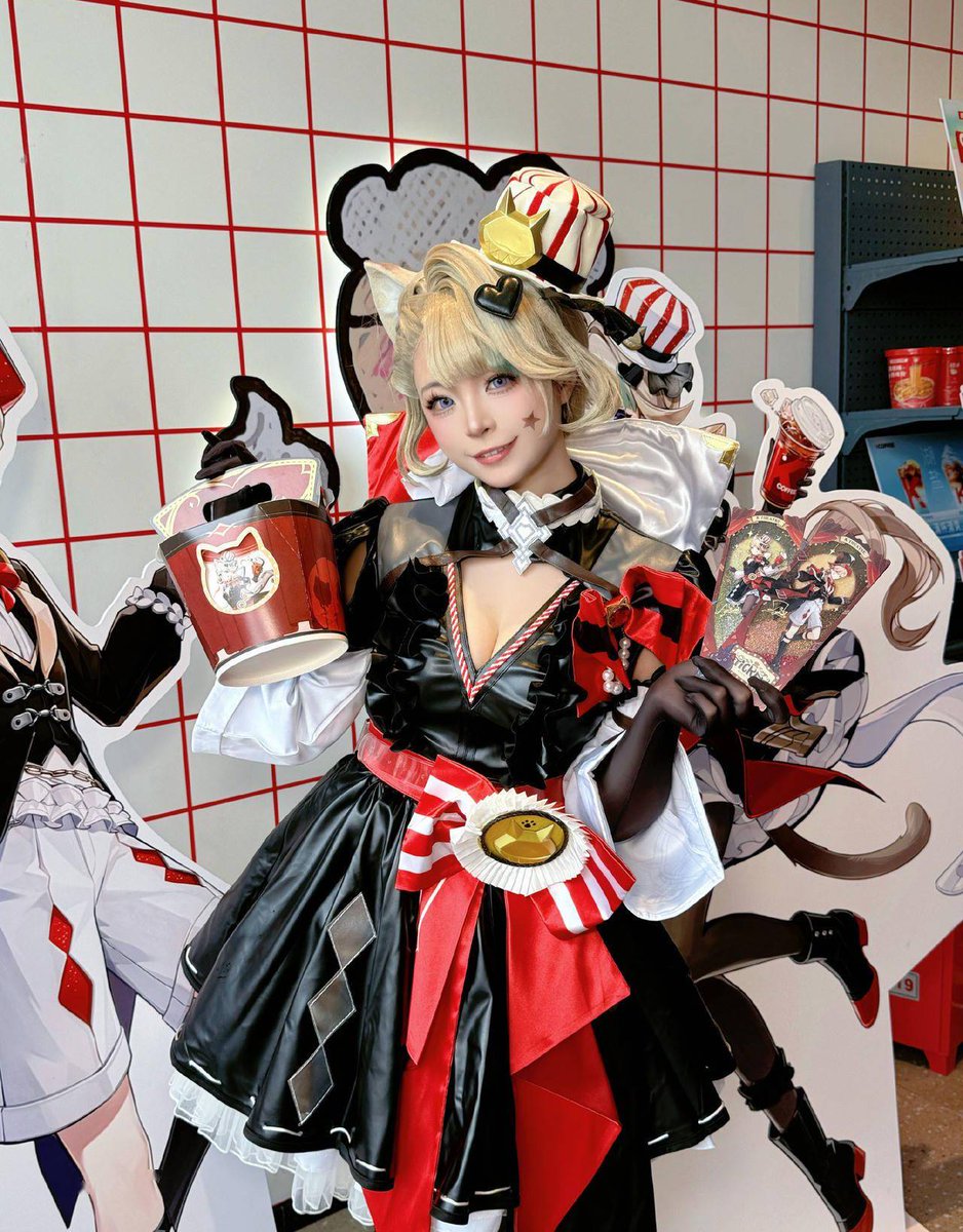 tesdy16's tweet photo. Just checked in at the amazing anime convention! Met so many cool cosplayers, got a hand-drawn art commission, and already planning my return tomorrow. #AnimeCon #ConventionLife https://t.co/8sZ4nbaUAd