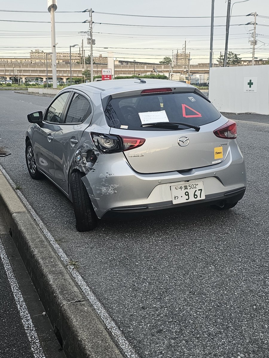 kanavcisi's tweet photo. 追い越しにあった放置タイムズ運ばれてるやんって思ったけど1本横に入ったとこにワープしてるんだが？？？ https://t.co/bzmN1BOxKv