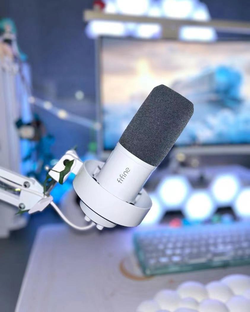 fifinejp's tweet photo. デスクに新しい仲間が増えました🎙️
名前:K688
特技:声をキレイに届けること🙌
性格:静かだけど頼れる💕
今日も配信のお手伝い中✨
#FIFINEK688 https://t.co/w6kZPeyWnO