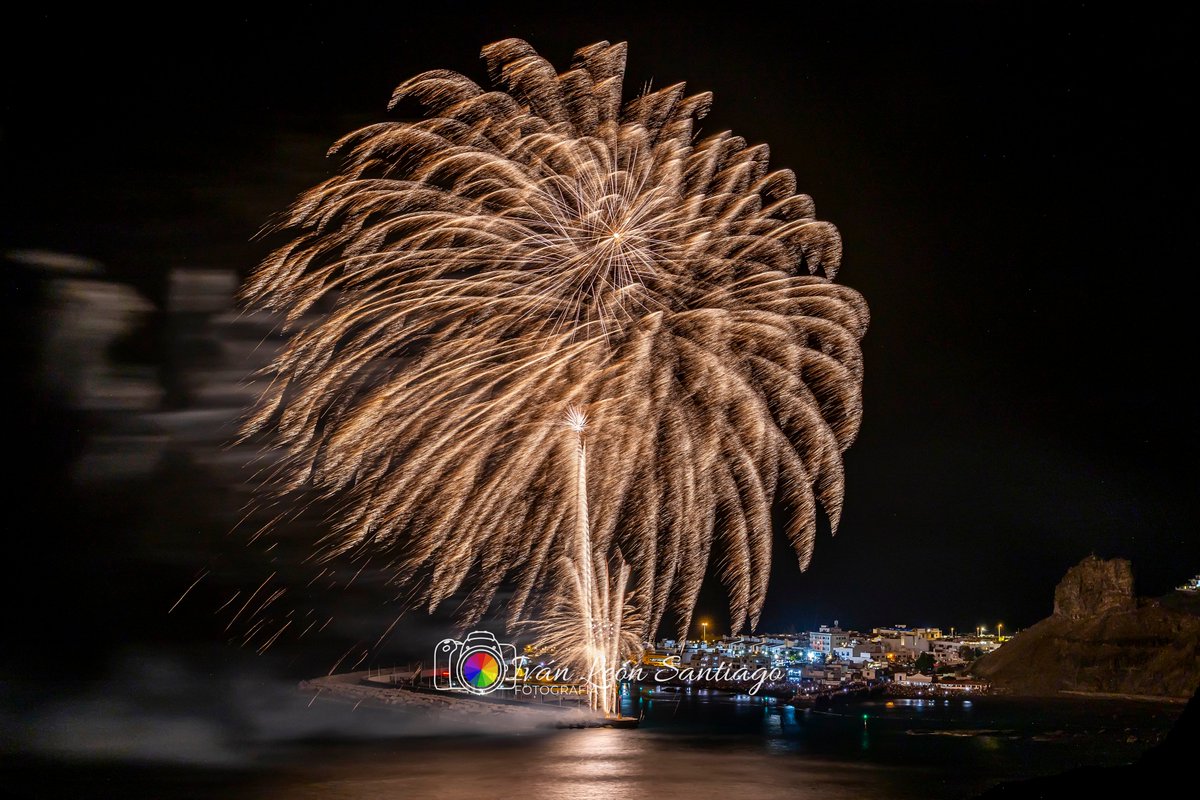 ivanlesa's tweet photo. 📷🎆 Fuegos Acuáticos #Agaete 2026
#LaRama #PuertoDeLasNieves
#GranCanaria
🇮🇨#IslasCanarias https://t.co/oyLYaHbS33