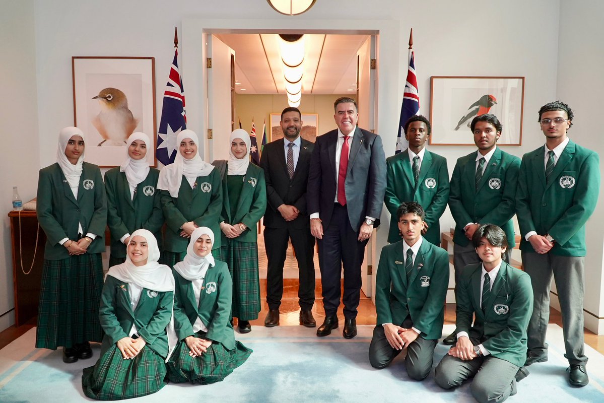 MiltonDickMP's tweet photo. Welcome to Parliament House @IcbBrisbane 

It’s always an honour to welcome local Brisbane schools when they visit Parliament House. We spoke about civics and democracy and had a quick question time where they had the opportunity to ask me any question they wanted 👏 https://t.co/9hThp9UZVI