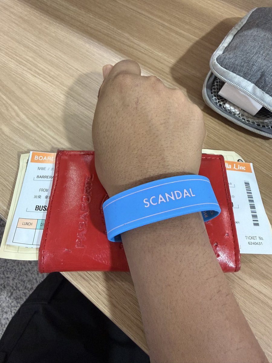 GoBH84's tweet photo. See you soon @scandal_band @scandal_band_in #Chapter20 #SCANDAL https://t.co/ZNSsFKon3C