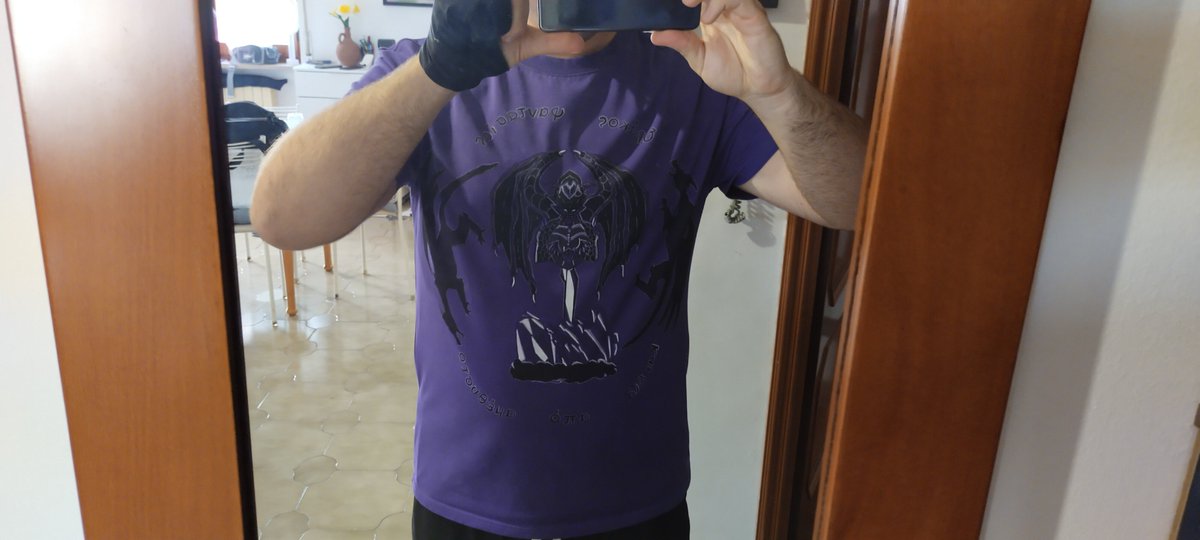 Fantasyart1012's tweet photo. La mia prima maglietta personalizzata
 #maglietta #tshirtdesign #tshirtpaint #tshirtpersonalized https://t.co/xh11ApyMlJ