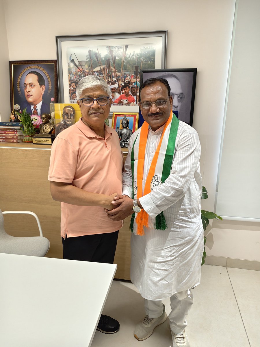 AdvRajendraPal's tweet photo. आज मानव क्रांति पार्टी के संस्थापक एवं नीति निदेशक चौधरी आर.एन. मानव जी ने कांग्रेस पार्टी का दामन थामा और अपनी पार्टी के पदाधिकारियों एवं लगभग 20,000 समर्थकों के साथ कांग्रेस पार्टी की विचारधारा में विश्वास जताते हुए पूर्ण समर्थन दिया..!

राहुल गांधी जी के नेतृत्व में संविधान, लोकतंत्र, सामाजिक न्याय और समानता की लड़ाई को मजबूत करने के लिए आपका यह कदम स्वागत योग्य है।

कांग्रेस परिवार में आपका हार्दिक स्वागत एवं अभिनंदन..!