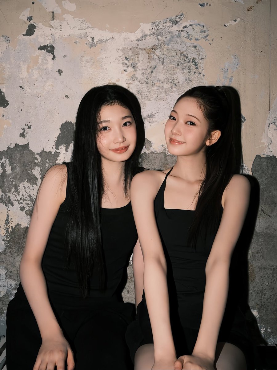 saki_tuide's tweet photo. ➊ did you spot the “artist: tuide” sign? that feels unreal, we’re debuting very soon! 🔜 
➋ just me hiding behind the playground 
➌ my bestietude (@jiapakr) 👯‍♀️
➍ bestie(s)tude, full team version https://t.co/tBC4Yd2ZSI