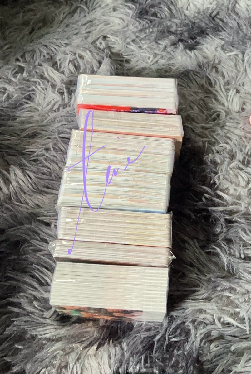 _koolvr7's tweet photo. i just sorted more than 500 photocards todayyy 😭🤣 HELPPPP https://t.co/mRhjde7axf