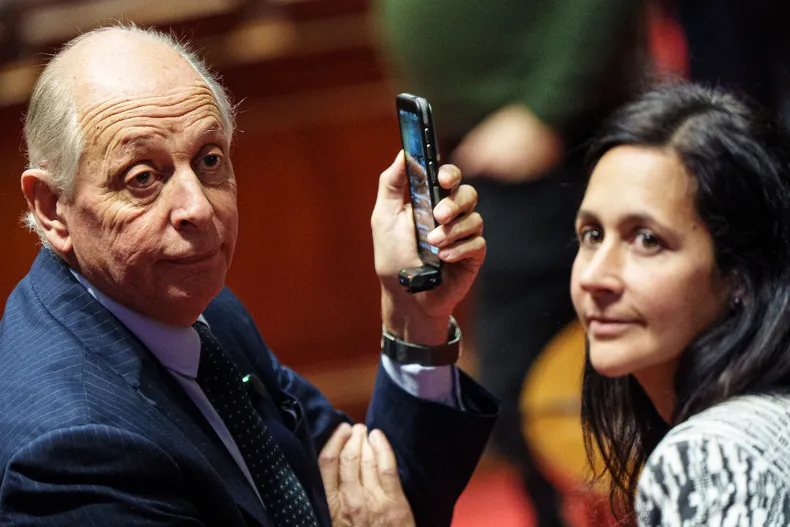 victor_81405's tweet photo. UN MILLÓN de PESOS al MES: 
Papá Salle y su hija Nicole, la cleptocracia familiar en el parlamento, esto votaron !! . . . https://t.co/2c8zvRyeZn