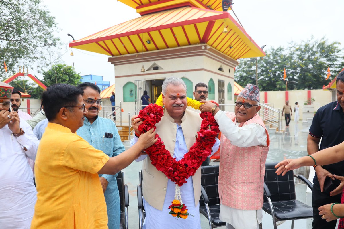 ajayjamwalbjp's tweet photo. मध्यप्रदेश के भोपाल जिले के गोविन्दपुरा में स्थित भगवान पशुपतिनाथ मंदिर में नेपाली समाज एवं भाजपा मंडल के कार्यकर्ताओं से भेंट मुलाकात किया।

@BJP4India 
@narendramodi 
@NitinNabin 
@blsanthosh https://t.co/anE5xkuSLa