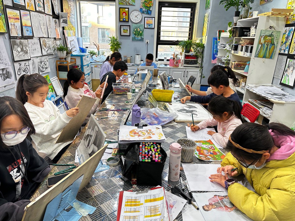 ClercqJulianna's tweet photo. [Just wrapped our campus art workshop! 30 creative minds painted, sketched, and connected over 2 hours—big thanks to everyone who joined u0026 brought such awesome energy to the room! ]， https://t.co/zaGj0YMi8H