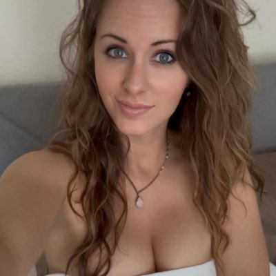 RoseLivecefk's tweet photo. #NewProfilePic https://t.co/tLaRaBgqHs