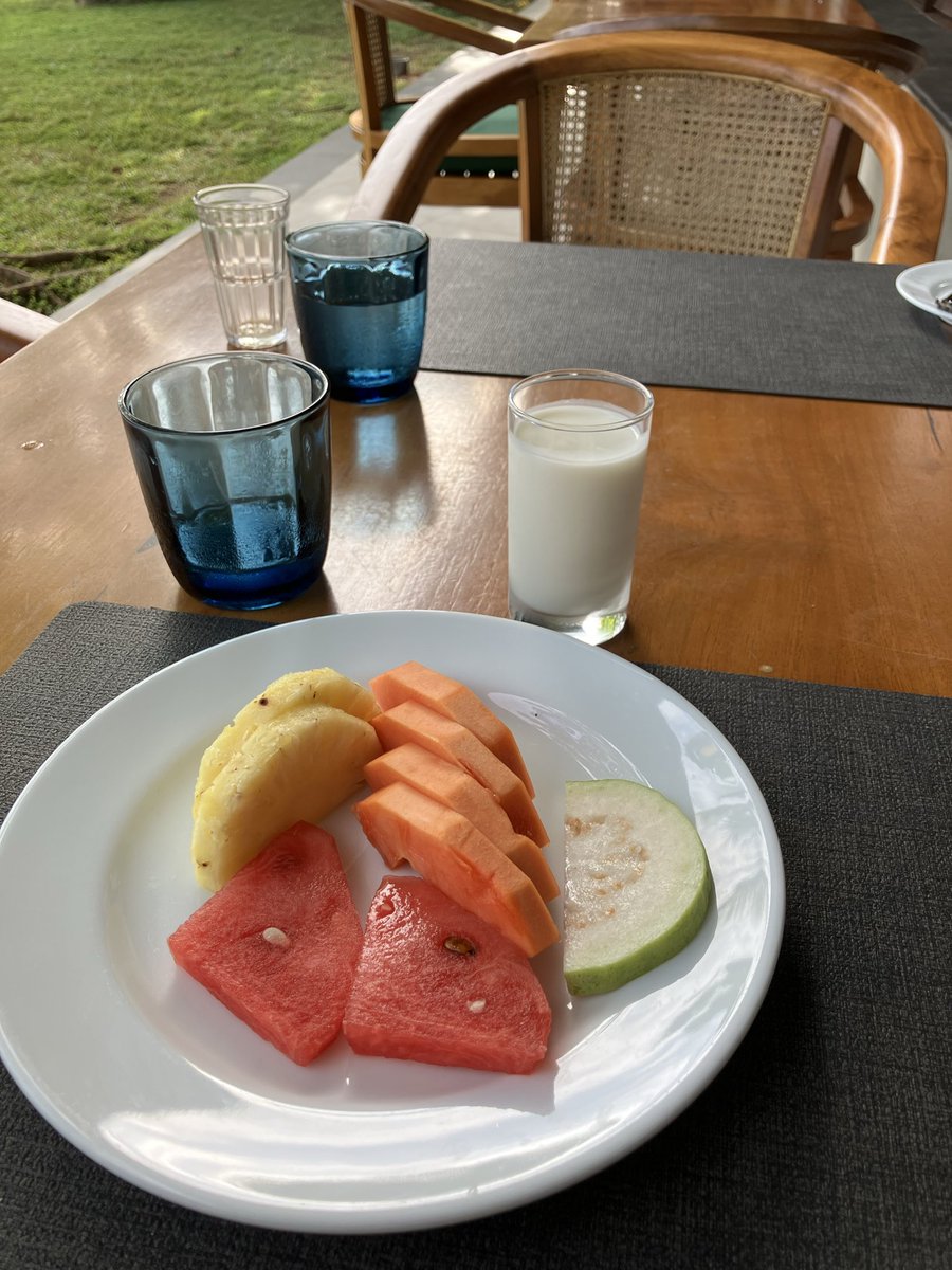 pengbo81's tweet photo. スリランカ🇱🇰から帰ってきて今日で10日目👀カレーと美味しいフルーツが懐かしい🥭 https://t.co/b8eqQ1TeJm
