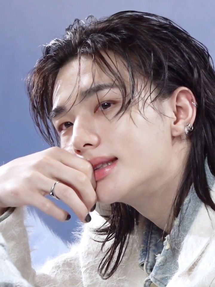 hwanghynjnnie's tweet photo. wet hair doll hyunjin https://t.co/2iIHWww1F1