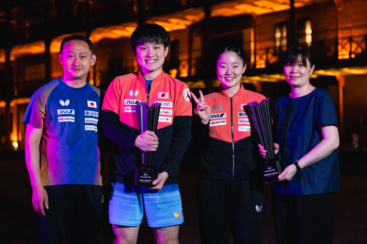 harimotomiwa's tweet photo. WTTチャンピオンズ横浜でお兄ちゃんと一緒に優勝することができました🏆🏆
お父さんとお母さんとお兄ちゃんと一緒に、こうして最高の結果を掴み取ることができて、本当に嬉しい気持ちでいっぱいです。
これからももっと努力して、またお兄ちゃんと二人で優勝して、両親へ恩返しをしていきたいと思います。

昨年は「地元の日本の皆さんの前でもっと試合がしたい」という思いがずっとありました。その気持ちを胸に臨んだ今年は、たくさんの試合に出場することができて、本当に���せでした。
どんな時も、皆さんの温かい拍手や声援が私の大きな力になりました。本当にありがとうございます。
地元である日本の会場で優勝できたことは、私にとってかけがえのない経験になりました。
この喜びを、会場や配信で応援してくださった皆さんと分かち合えたら、これ以上に嬉しいことはありません。

今大会も中澤監督をはじめ、支えてくださった全ての日本代表チームの皆さんありがとうございました！

photo📸 WTT