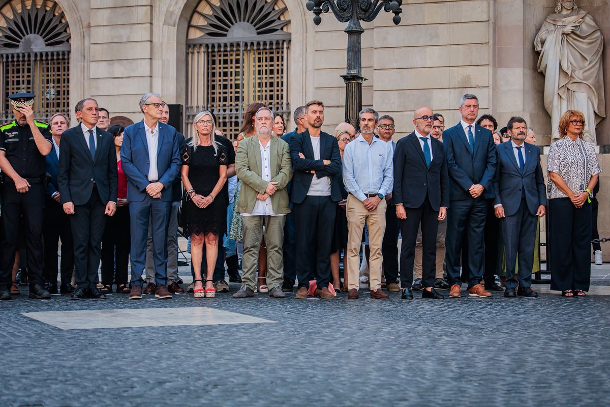 jmartigalbis's tweet photo. 🖤 9 anys després homenatgem a les víctimes dels atemptats del 17 d’agost de Barcelona i Cambrils.

Recordem un dels successos més tràgics viscuts a la capital i del que encara exigim tots els detalls del que va passar. https://t.co/AY49ct9448