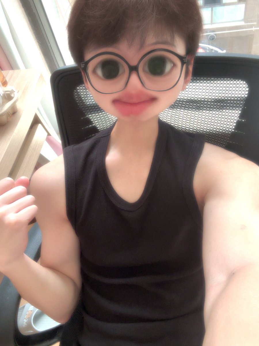 Hanghangyh's tweet photo. 感觉每天都好困🫠 https://t.co/OknbcoB6Qb