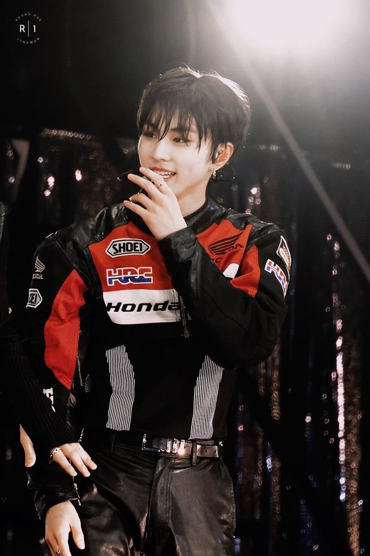 jungwonmy's tweet photo. handsome jungwon https://t.co/z7IKbSme66