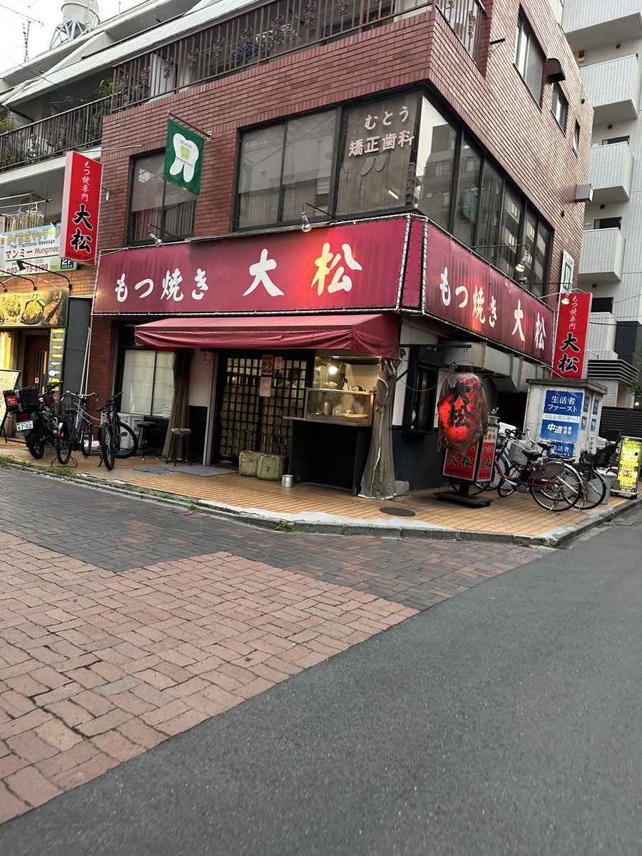 katayabya's tweet photo. 坐骨神経痛で10日間ある意味寝込んでて
整体帰りに久々に飲みに来たら撮影してた
YouTubeかな https://t.co/Re7vhKj6KT