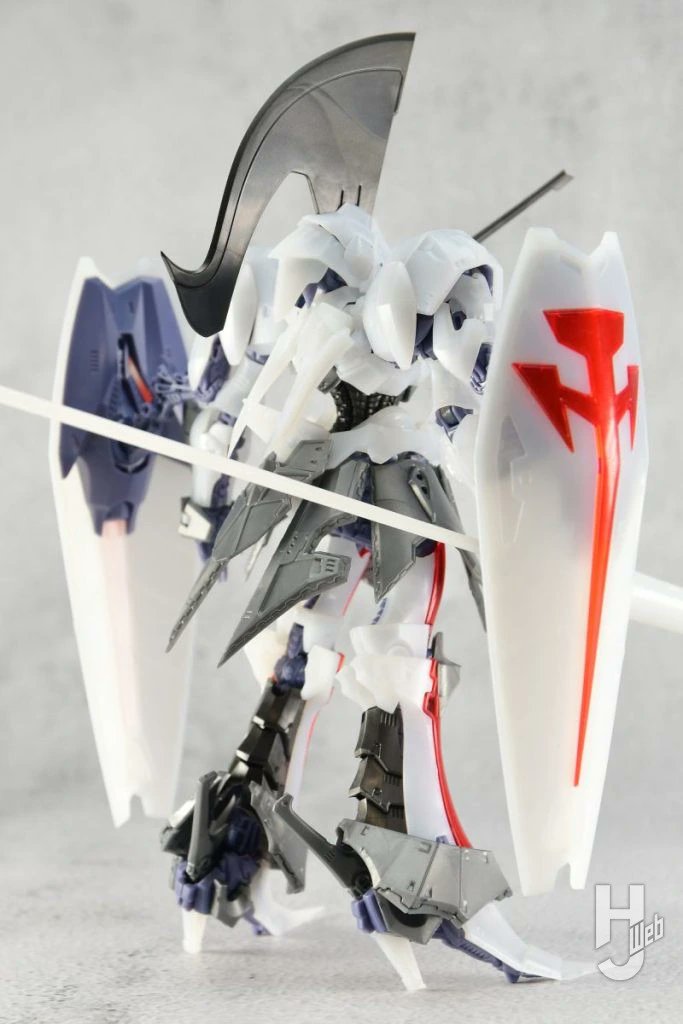 Hobby_JAPAN_Web's tweet photo. 【8月22日（土）より発売！】

“全長約45cm”の
式典用ランス＆ダブルベイルを携えた
星団暦3007年の「L.E.D.ミラージュV3」が
1/144スケールで立体化！

一部の意匠に変更点や特徴をチェック！

🔽詳細はツリーの記事へ！

#ファイブスター物語 #FSS_jp https://t.co/7qvJippQjb