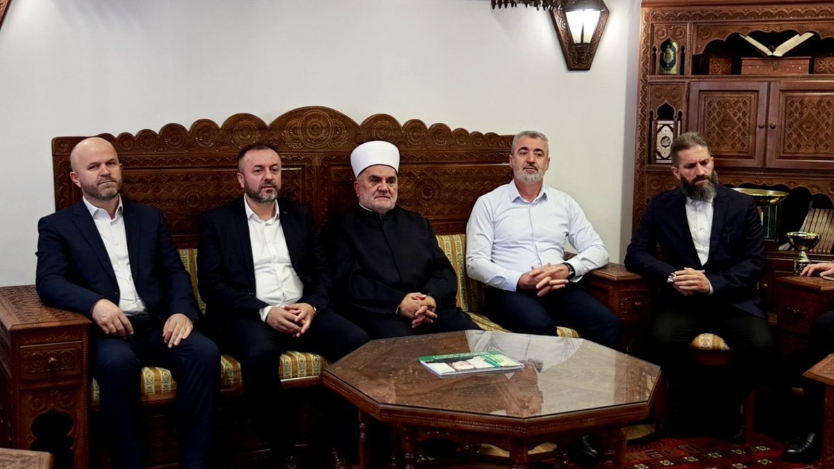 mevljud2's tweet photo. Održan prvi radni sastanak nakon vraćanja jedinstva IZ-e https://t.co/bb1oKzgrCM