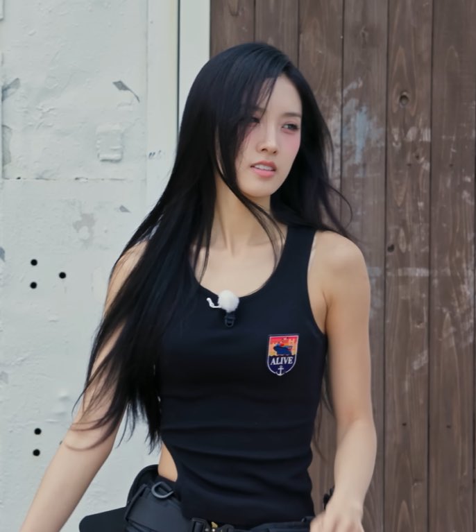 mokameino's tweet photo. can she like beat me up or something https://t.co/CmWhhSJUq2