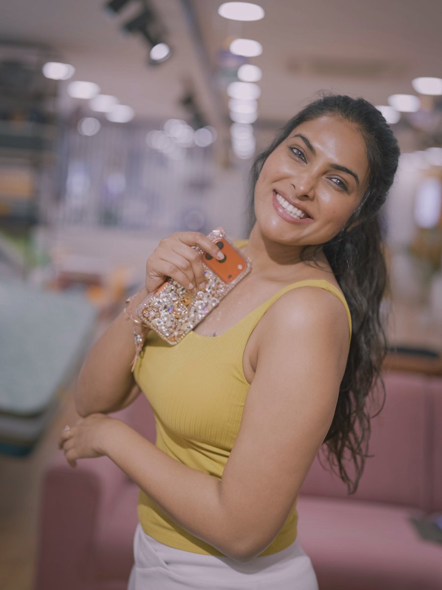 Anayamaz's tweet photo. Divi Vadthya 🥰💛 https://t.co/TUbmbKBK3i