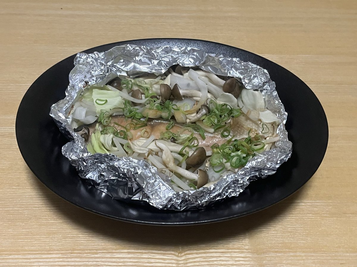 awa_080's tweet photo. 野菜たっぷりの鮭のホイル焼き作った！🐟 https://t.co/TDRq5F1fF3