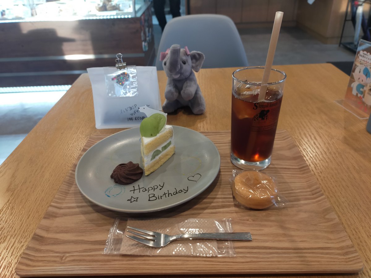 kameoffcourse's tweet photo. 仕事が終わってから千葉県佐倉市にある、白雪小町さんでシャイニーショートケーキとインドネシアマンデリンコーヒーを頂きました。まいうーです。
#千葉県
#佐倉市
#インドネシア
#インドネシアマンデリンベサル
#シャイニーショートケーキ
#白雪小町
#カフェ
#サンリオ
#ウィッシュミーメル https://t.co/HotSVIbVwA