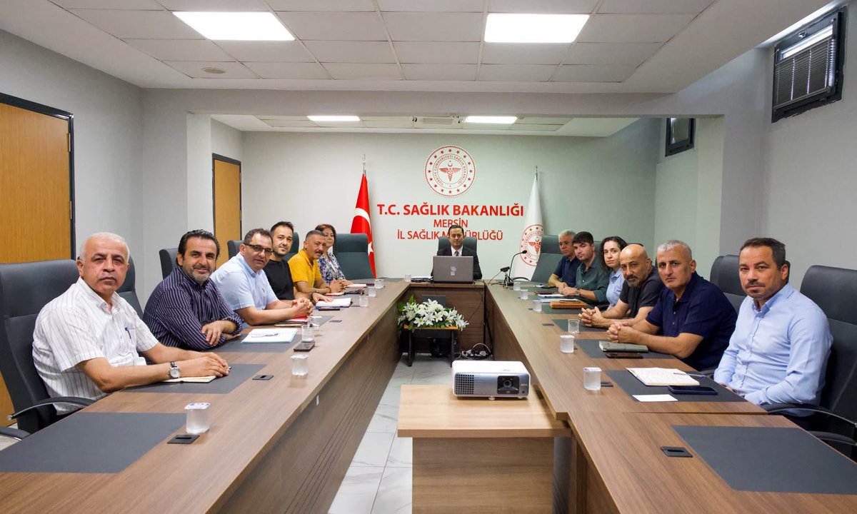 mersin_ism's tweet photo. İl Sağlık Müdürümüz Uzm. Dr. Mustafa EKİCİ Başkanlığında Haftalık Değerlendirme Toplantısı Yapıldı

Hizmet Başkanları ve yardımcılarının katılımıyla icra edilen toplantıda; yürütülen sağlık hizmetlerinin güncel durumu analiz edilerek, Bakanlığımızın yeni dönem stratejileri doğrultusunda planlanan çalışmalar değerlendirildi.