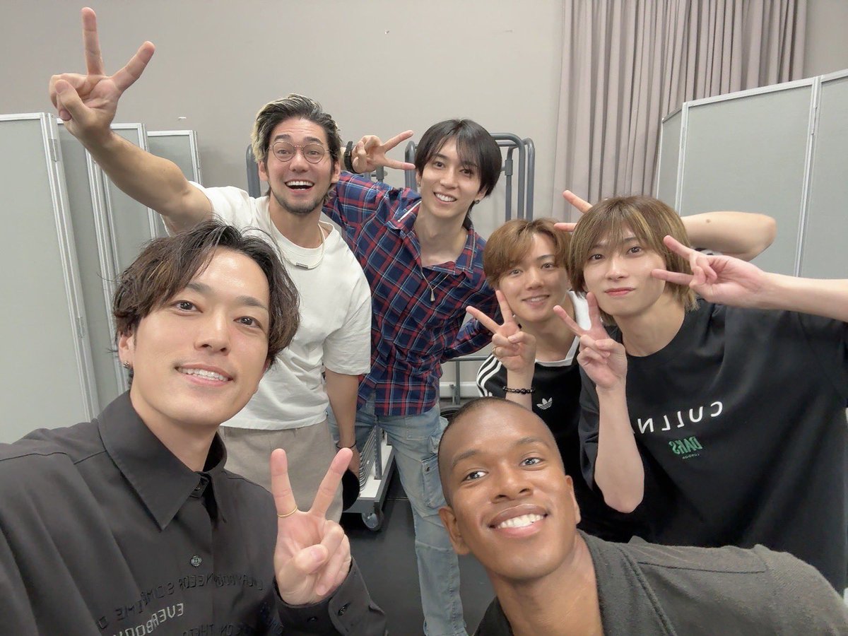ichigo_shiota's tweet photo. タイバニの顔合わせでした‼️

稽古も順調に進んでおります✨️

これから更に気合いを入れて
一緒に15周年を盛り上げて行きます㊗️

もう既に
タイバニが素敵な作品すぎて
バーナビーが素敵な役すぎて
毎日楽しいです🎶

暑さに負けず作り上げて行きます🤩

#タイバニ
#舞台タイバニ https://t.co/sRvYMMvrW7