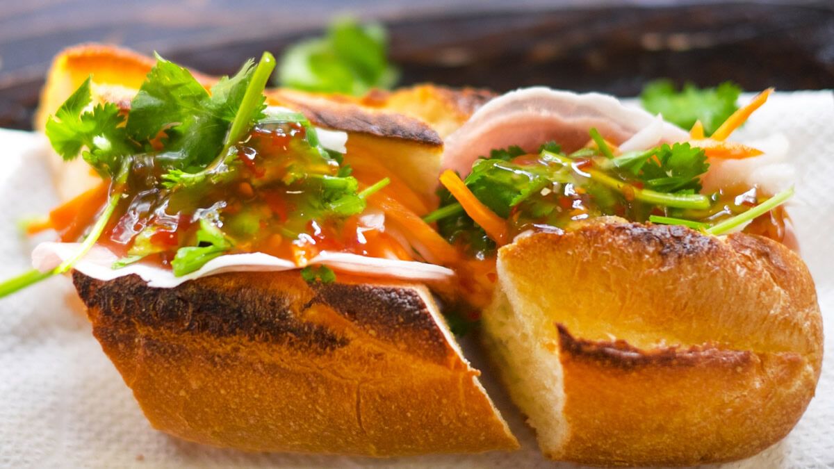 event_checker's tweet photo. 🥖サクふわバインミーを食べ比べ！

新宿中央公園で
「ベトナム バインミーフェスティバル」開催

バインミーはもちろん
ベトナムコーヒーやグルメ、ステージ
雑貨、文化体験まで楽しめる2日間

📅 9/26(土)-27(日)
📍 東京・新宿中央公園
🎟️ 入場無料 

→ https://t.co/LcbB1oD1U7 https://t.co/G2ize8wF6r