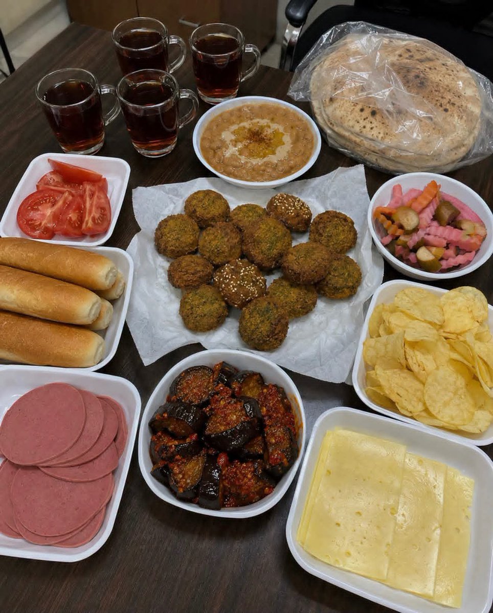 Mr_Atch__'s tweet photo. الأهم من الشغل فطار الشغل 😂😋♥️ https://t.co/vls8oophej
