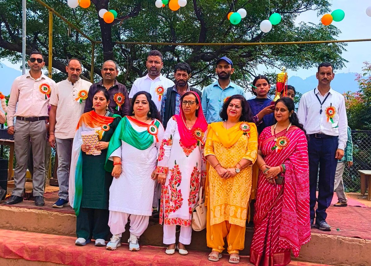 GopalSh20634689's tweet photo. Independence day celebration at HS  Dhalwas https://t.co/NcHboiOJQe