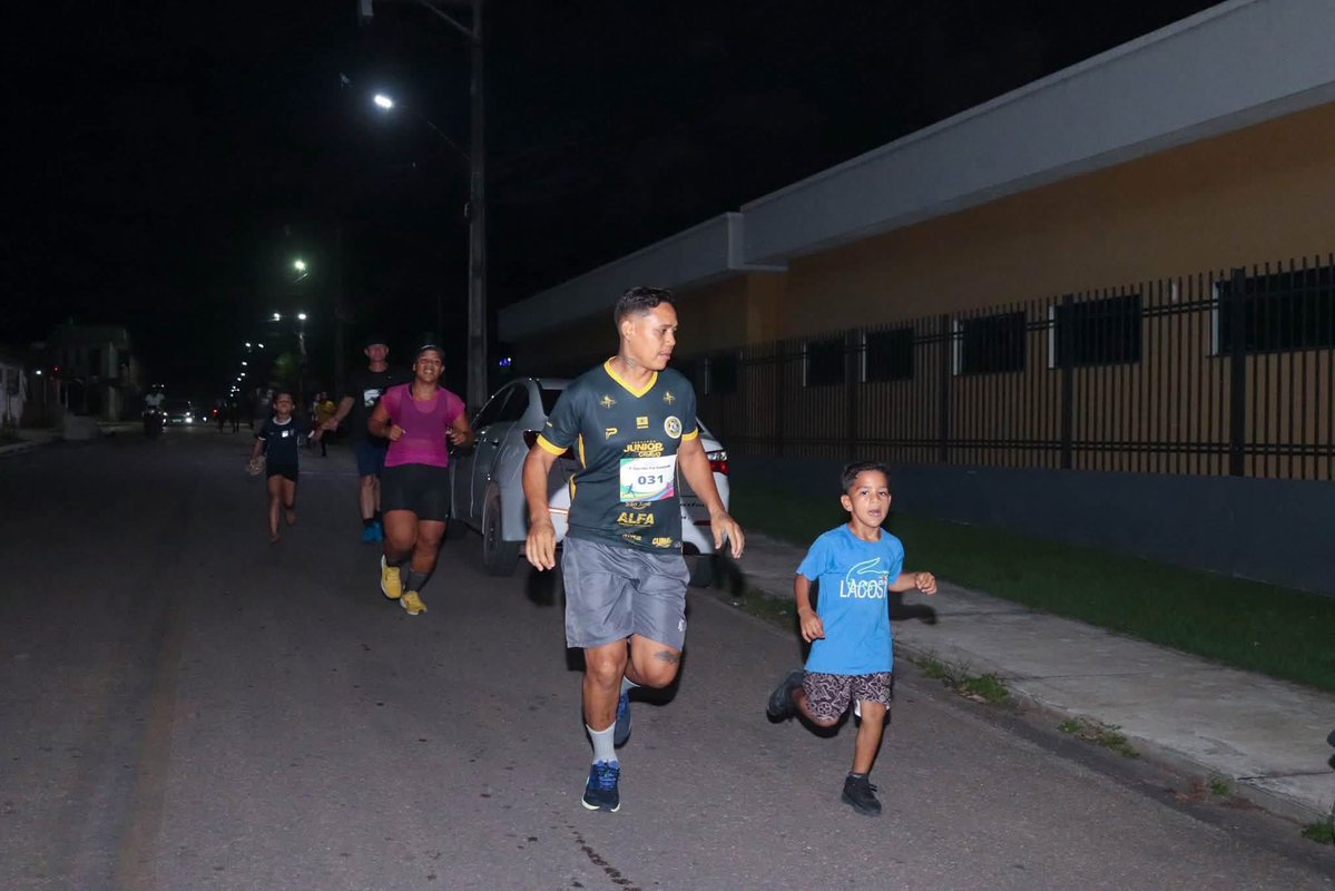 PrefBarcarena's tweet photo. A Escola Municipal Maria Rosângela, localizada no bairro da Pedreira, em Barcarena-Sede, realizou a 1ª Corrida dos Pais, além de jogos e atividades recreativas em homenagem aos pais e responsáveis pelos estudantes da unidade. https://t.co/SOREnFxcnZ