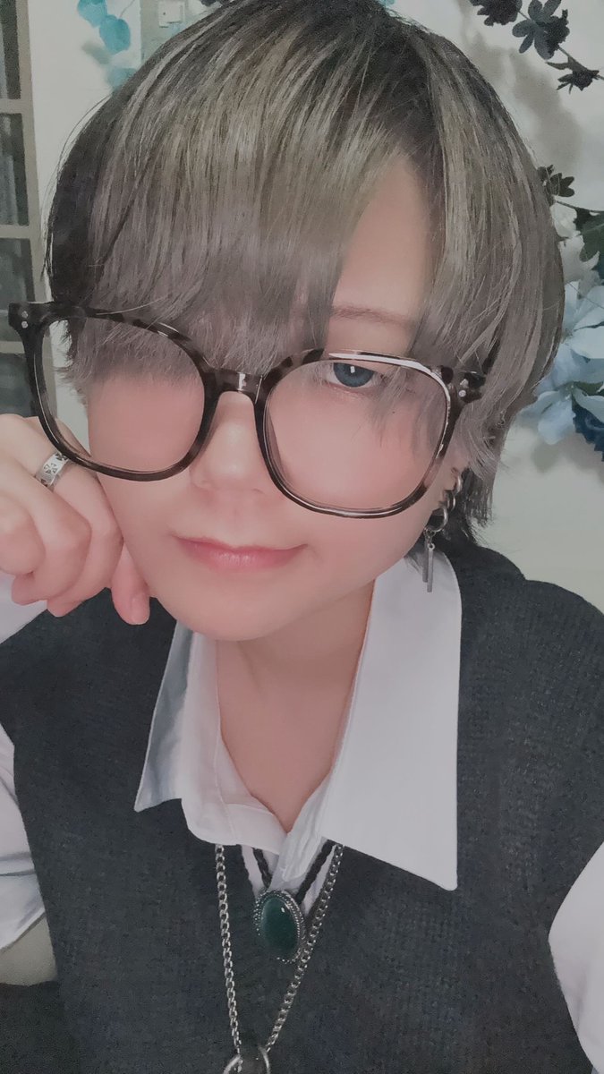 Leaf_Sola's tweet photo. ミーティングしてまいります。
（  真面目そうに見えて
  ご飯とたぴおかの事しか考えてない今日の僕） https://t.co/LZG2tj4tTg
