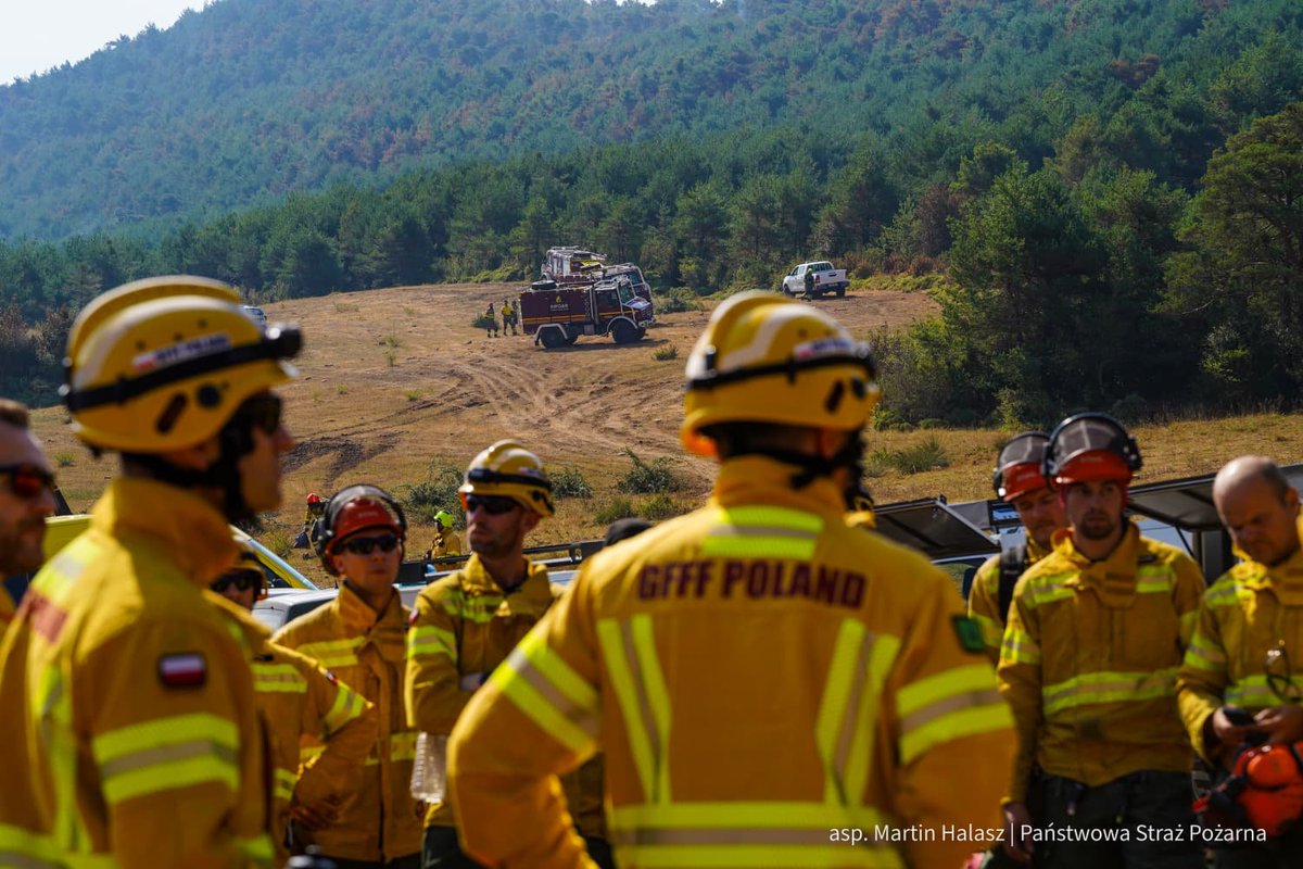KGPSP's tweet photo. 🇵🇱🔥🇪🇸 Nasi strażacy z modułu GFFF Poland dotarli w rejon miejscowości Huesca-Jaca. 
👨‍🚒Po odprawie z miejscowym sztabem przemieścili się do wyznaczonego miejsca, z którego wejdą na teren pożaru. 
Życzymy powodzenia i wytrwałości w realizacji zadań!✊

#GFFF #GFFFPoland #INFOCAM https://t.co/KjRxKnZlZc